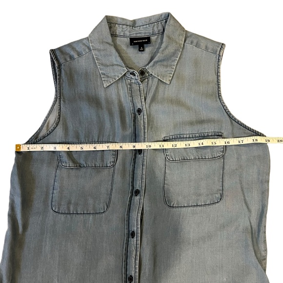 Who What Wear Sleeveless Button Down Denim Chambray Top Size Small - Picture 6 of 8